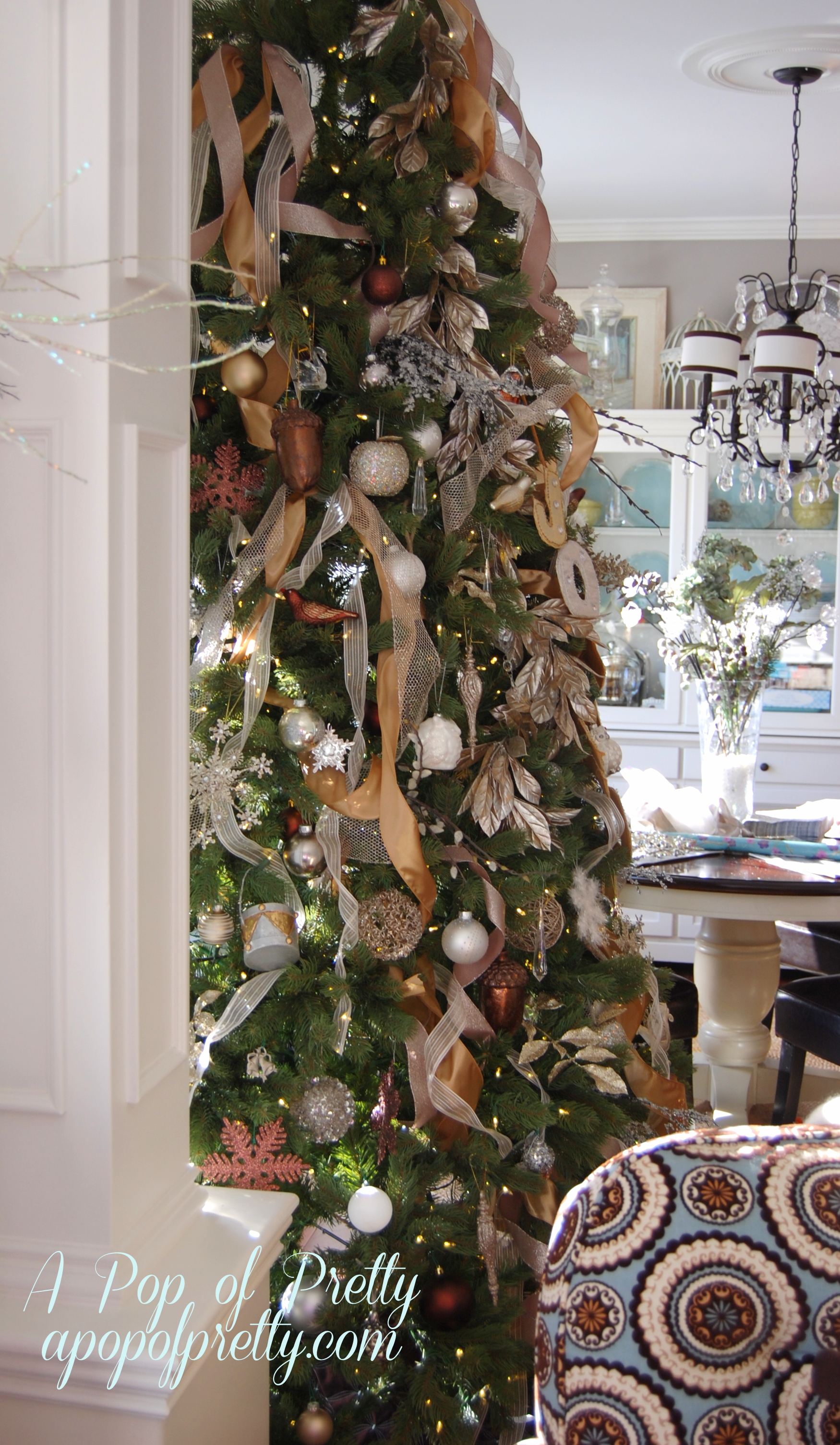Christmas tree decorated in champagne - A Pop of Pretty: Canadian ...