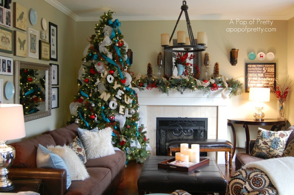 Christmas Tree Decorations in Red & Turquoise