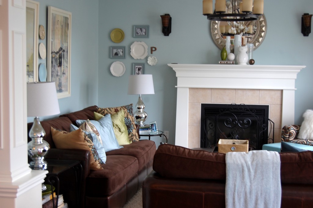 Light blue and brown living outlet room