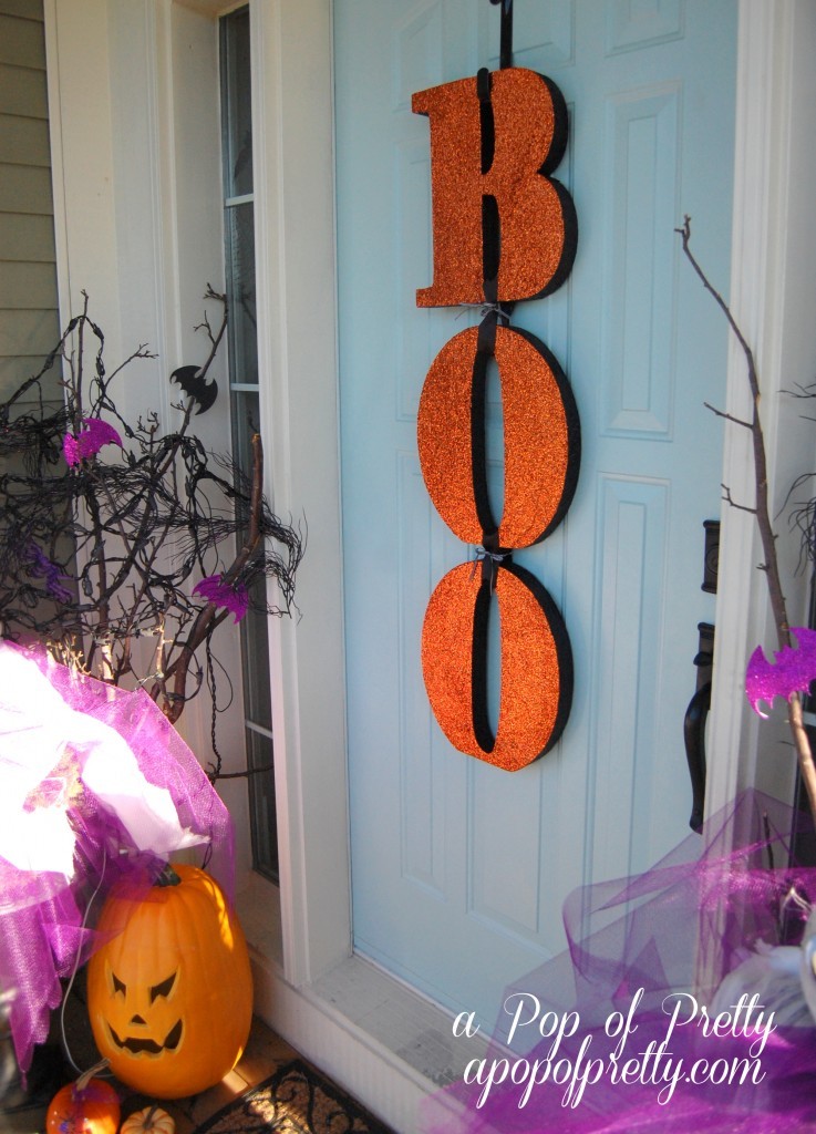 Halloween decorating ideas door Boo