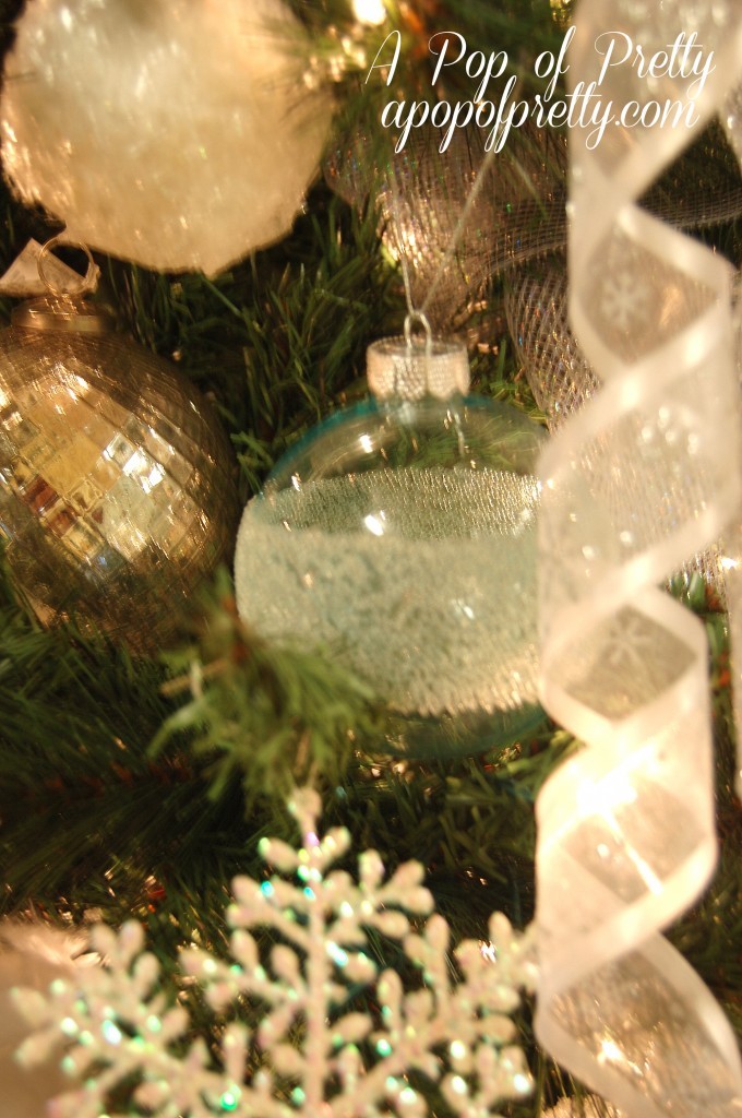 neutral Christmas tree decor