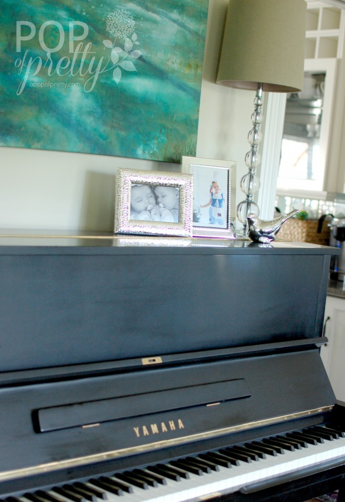 decorating a piano sitting room