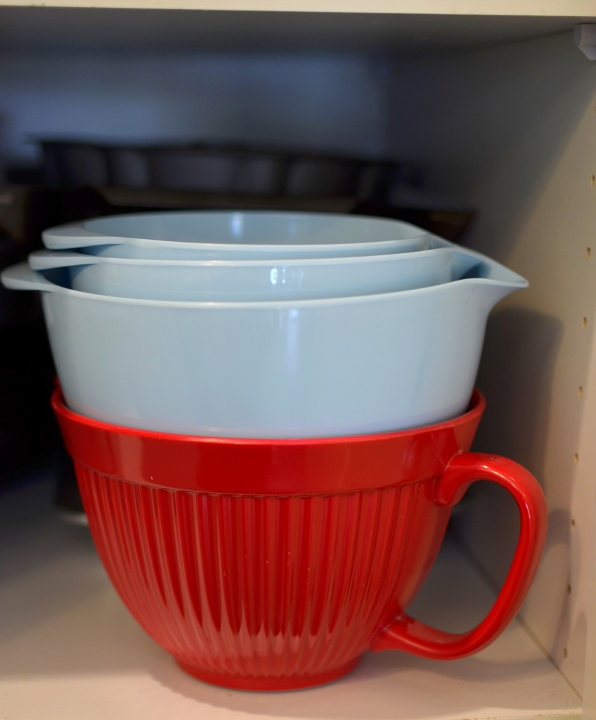 kitchen storage tips - nesting bowls