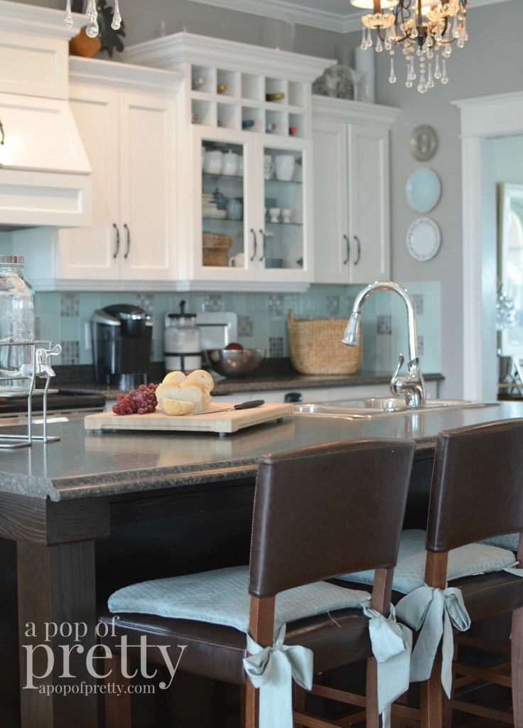 Canadian bloggers home tour - A pop of pretty kitchen