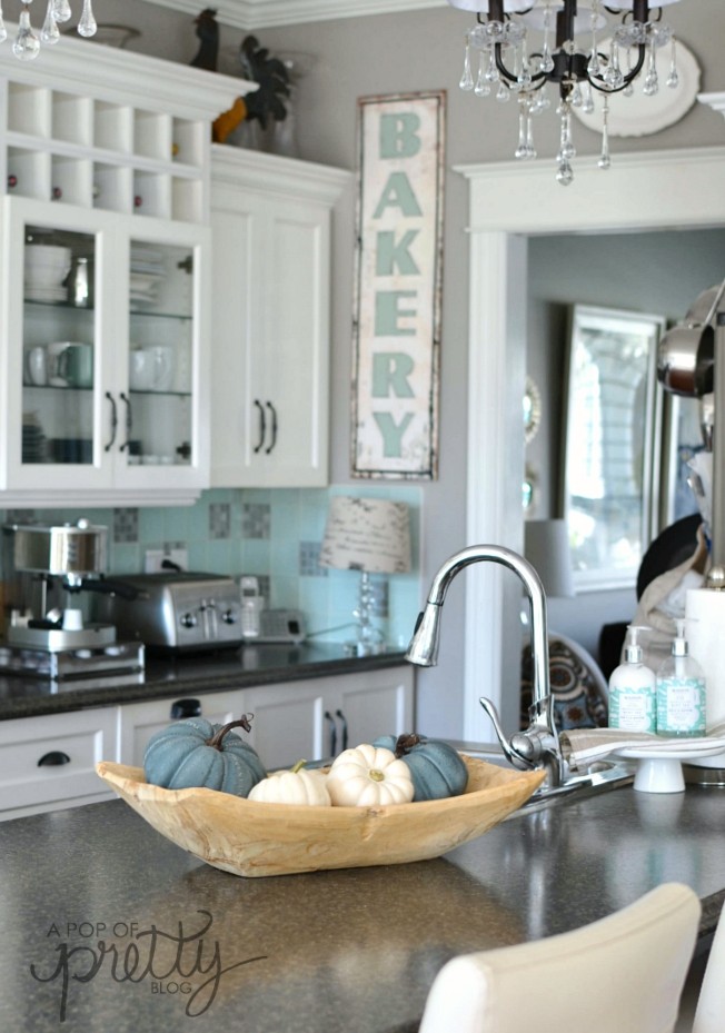 Canadian Bloggers Home Tours - Featured: A Pop of Pretty Blog