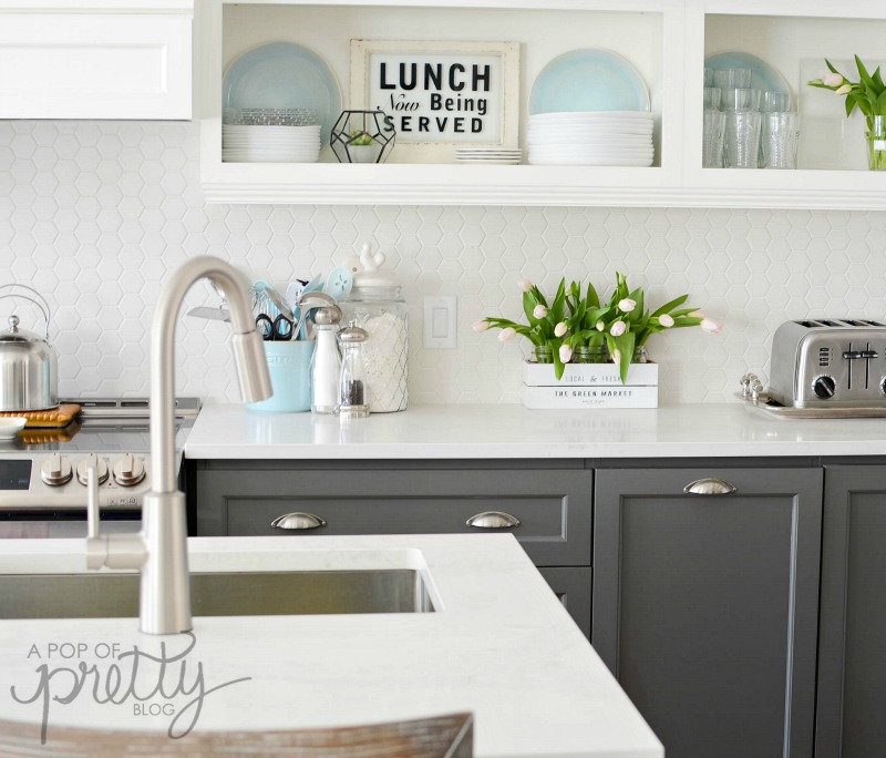 Open shelves in kitchen - built-ins