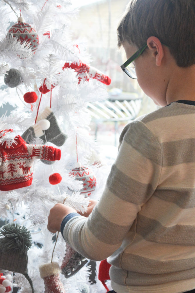 how to decorate a Nordic Christmas tree