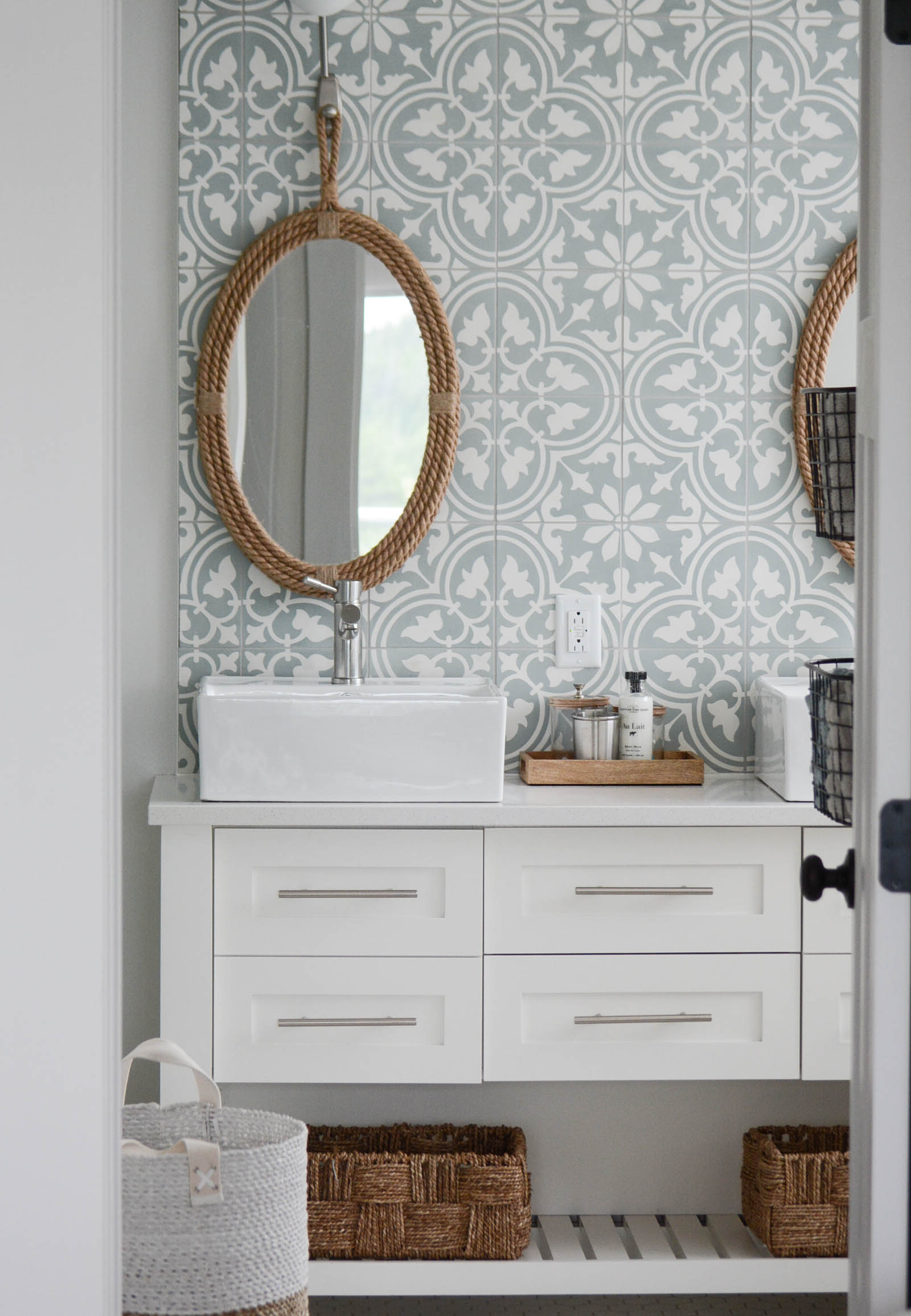 5 Things Your Modern Cottage Bathroom Needs