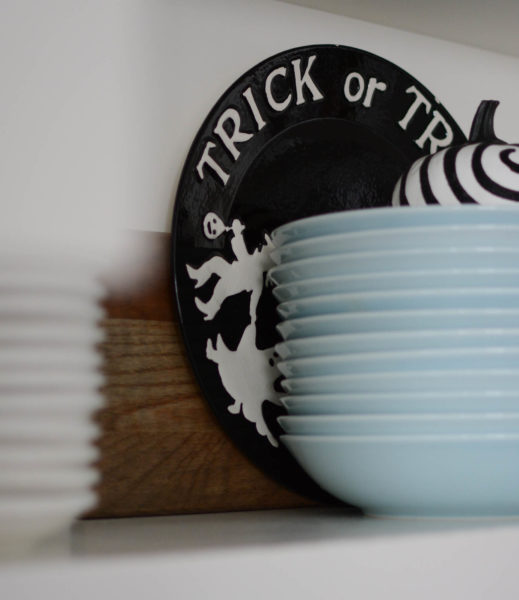 Halloween decorating ideas plate dishes