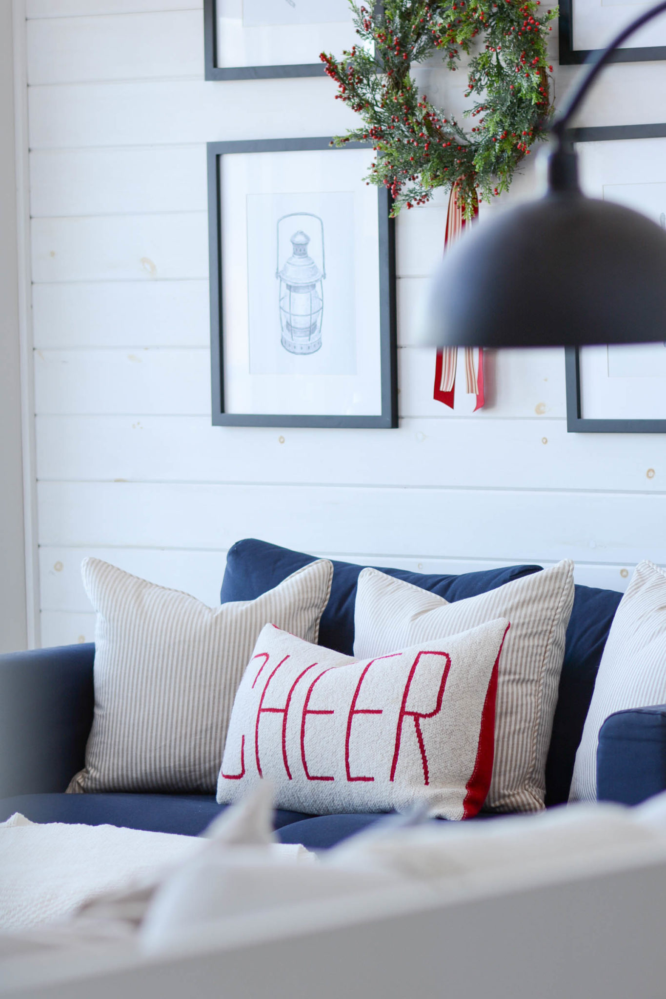 Cozy Lakehouse Vibe for Christmas 5 Decor Tips A Pop of Pretty